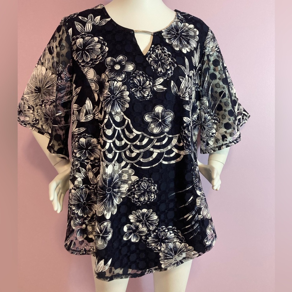 Very cute short sleeve top